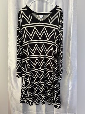 LuLaRoe Emily Chevron swing dress with pockets black and white long sleeved